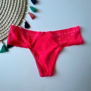Victoria's Secret Lace-Trim No-Show Thong Panty Hottie Pink Medium NEW